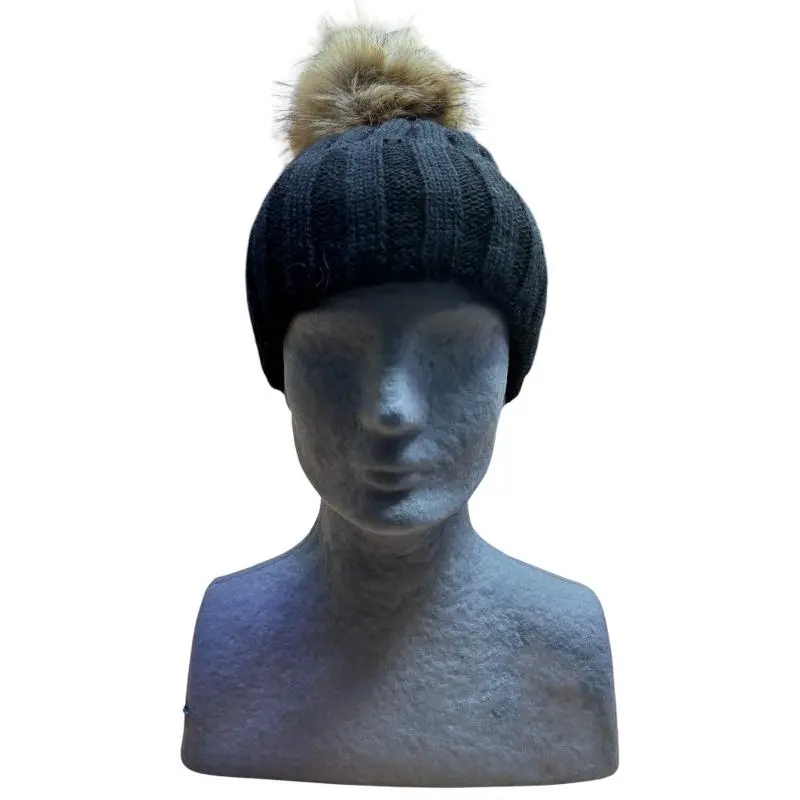 Шапка 14621 с помпоном черный от магазина Супер Спорт